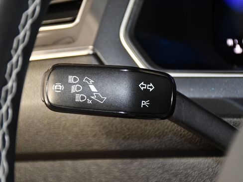 Used 2022 Volkswagen Tiguan SE AWD/4WD image 22