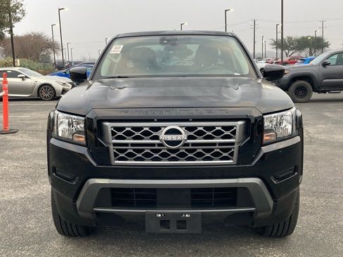 Used 2024 Nissan Frontier SV image 2