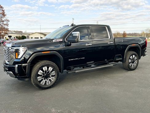 Used 2025 GMC Sierra 2500 Denali image 13