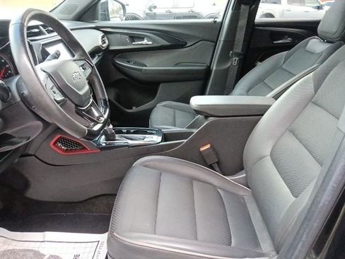 Used 2022 Chevrolet TrailBlazer RS w/ Sun and Liftgate Package image 16