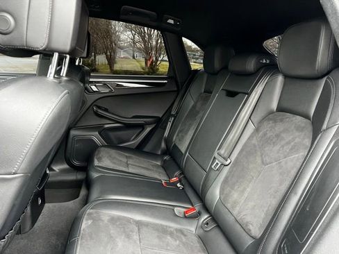 Used 2017 Porsche Macan image 18