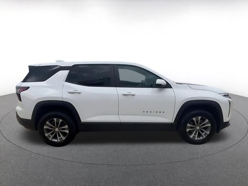 Used 2025 Chevrolet Equinox LT FWD image 16