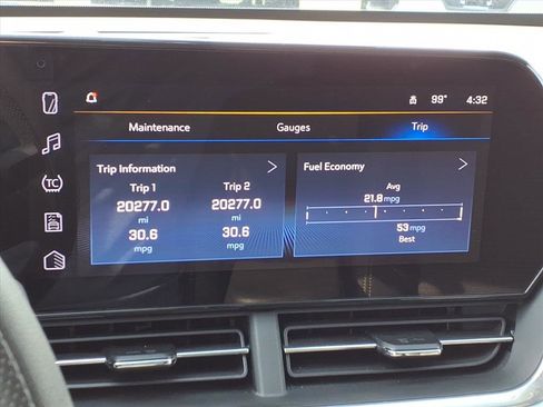 Used 2025 Chevrolet Trax LT FWD image 17