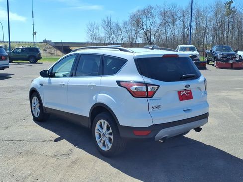 Used 2018 Ford Escape SE image 3
