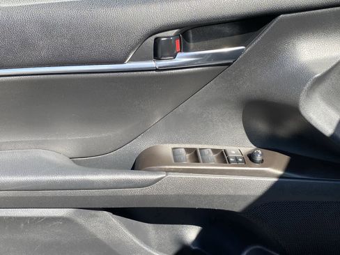 Used 2024 Toyota Camry SE image 18