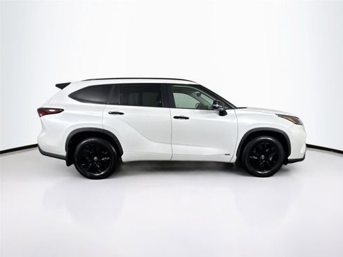 Used 2025 Toyota Highlander XLE AWD/4WD image 11
