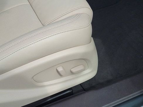 Used 2014 Buick LaCrosse Premium w/ Driver Confidence Package FWD image 9