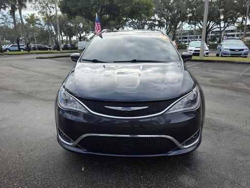 Used 2020 Chrysler Pacifica Touring-L Plus image 2