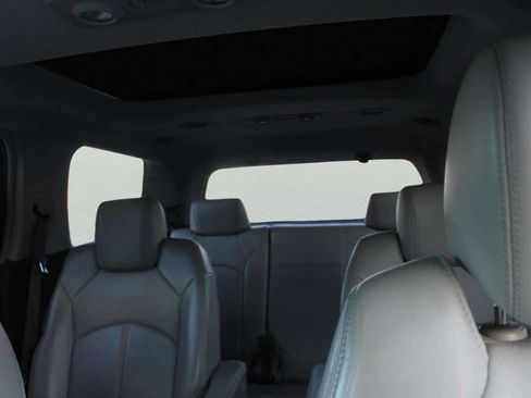 Used 2009 GMC Acadia SLT w/ Visibility Package image 10