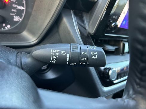 Used 2024 Toyota Corolla Cross LE w/ Moonroof Package image 20