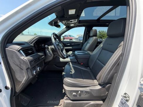 Used 2023 GMC Yukon XL Denali AWD/4WD image 3