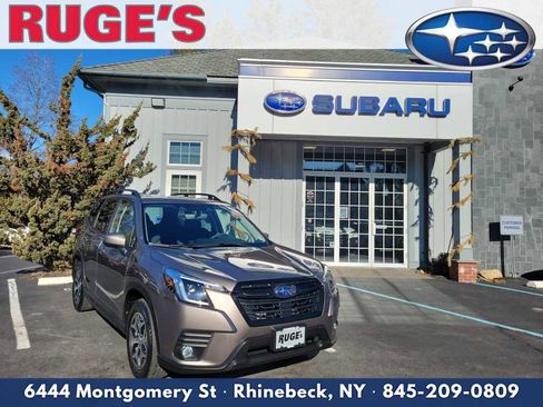 Used 2023 Subaru Forester Premium image 1