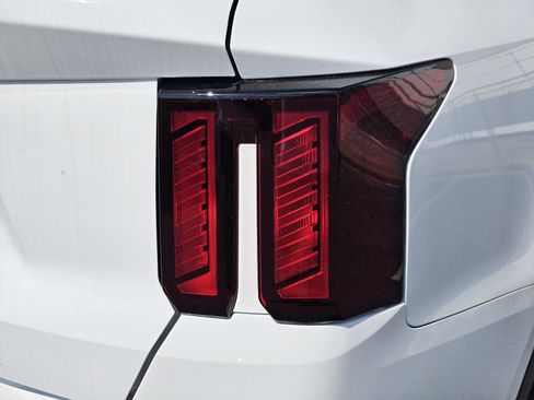 New 2026 Kia Sorento S image 9