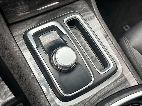 Used 2021 Chrysler 300 Touring w/ Driver Convenience Group image 16