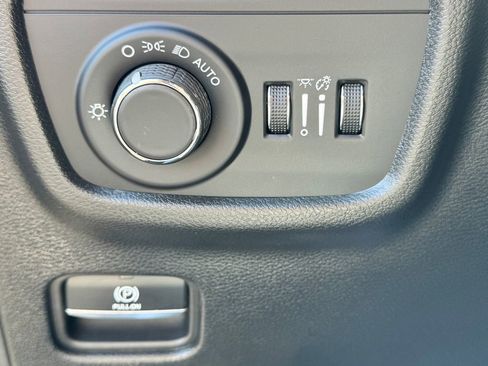 Used 2024 Jeep Grand Cherokee Laredo X AWD/4WD image 29