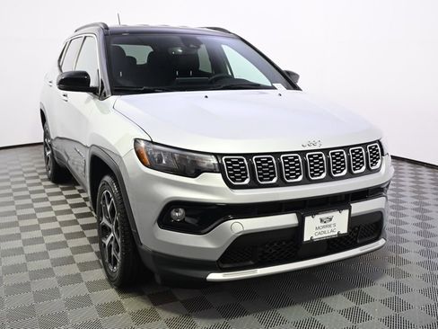 Used 2025 Jeep Compass Limited AWD/4WD image 9