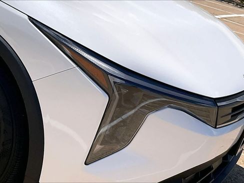 Certified 2025 Kia K4 FWD image 28