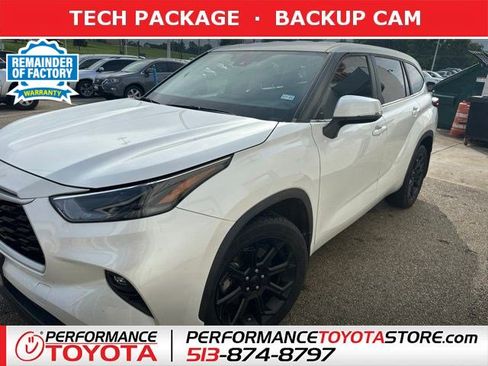 Used 2023 Toyota Highlander LE FWD image 1