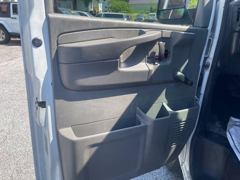 Used 2012 Chevrolet Express 1500 RWD image 12