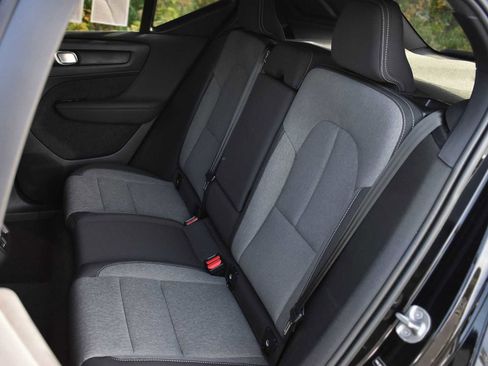 Used 2025 Volvo XC40 B5 Core image 12