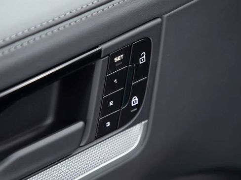 Certified 2025 Porsche Cayenne S AWD/4WD image 25