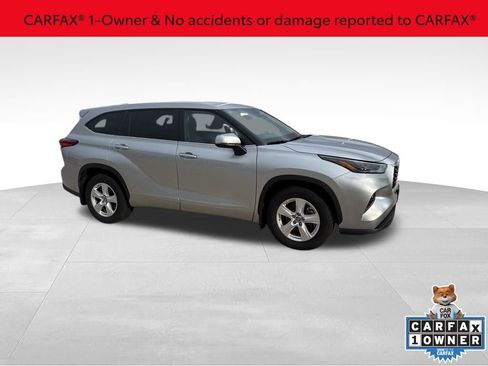 Used 2023 Toyota Highlander LE image 2