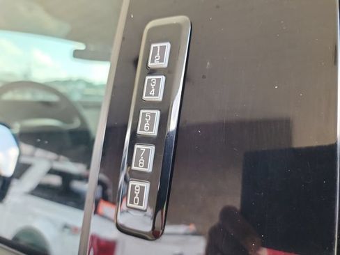 Used 2023 Ford F250 Lariat w/ Lariat Ultimate Package AWD/4WD image 17
