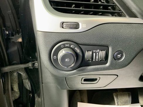 Used 2018 Jeep Cherokee Overland w/ Technology Group AWD/4WD image 21