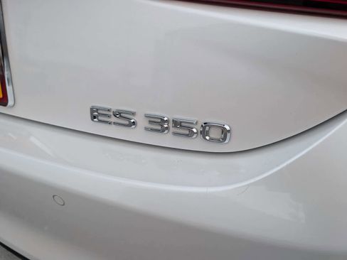 Used 2024 Lexus ES 350 w/ Premium Package image 8
