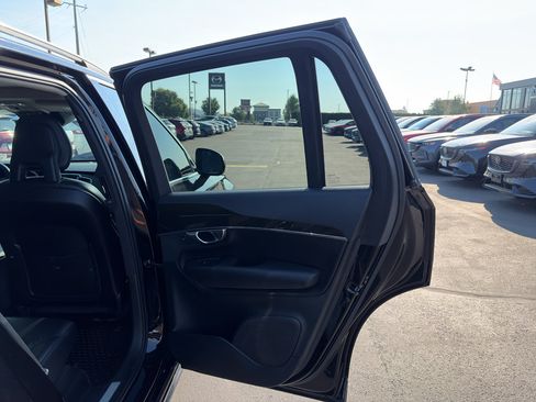 Used 2018 Volvo XC90 T6 Momentum w/ Convenience Package AWD/4WD image 17