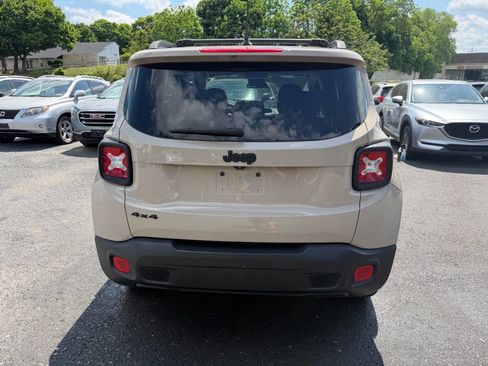 Used 2016 Jeep Renegade Latitude AWD/4WD image 10