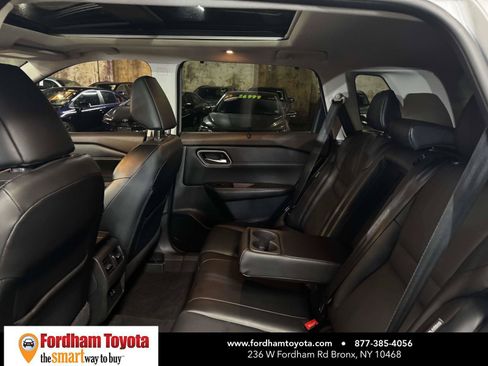 Used 2021 Nissan Rogue SV w/ Premium Package AWD/4WD image 12
