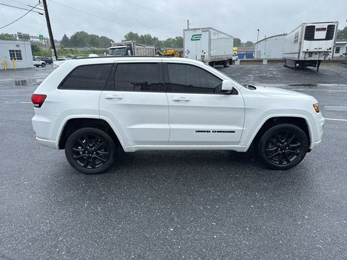 Used 2021 Jeep Grand Cherokee Laredo X AWD/4WD image 6