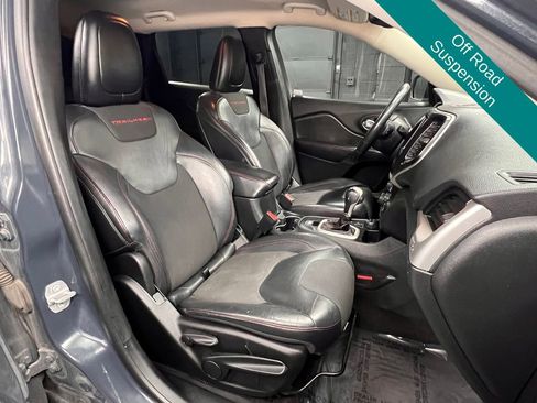 Used 2016 Jeep Cherokee Trailhawk w/ Cold Weather Group image 7
