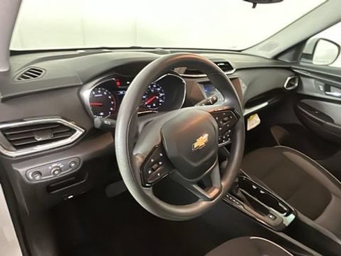 Used 2023 Chevrolet TrailBlazer LT FWD image 13