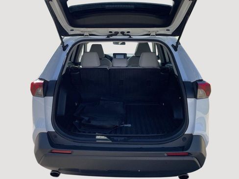 Used 2019 Toyota RAV4 XLE FWD image 7