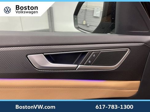 Used 2025 Volkswagen Atlas Cross Sport SEL R-Line image 28