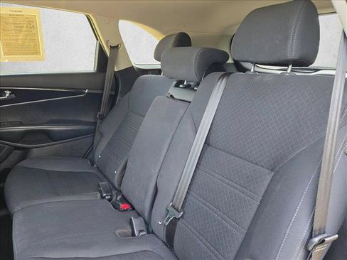 Used 2018 Kia Sorento FWD image 18
