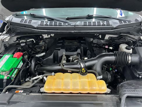 Used 2016 Ford F150 XLT w/ Equipment Group 302A Luxury image 9