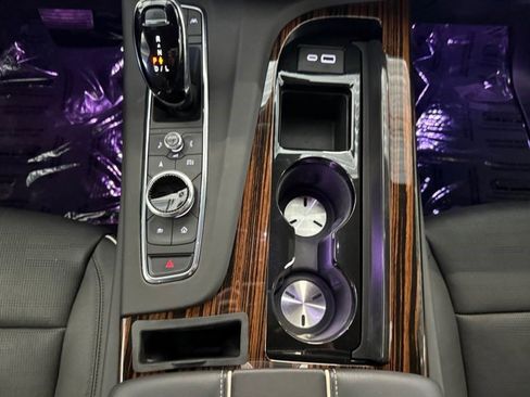 Certified 2024 Cadillac Escalade Premium Luxury image 8