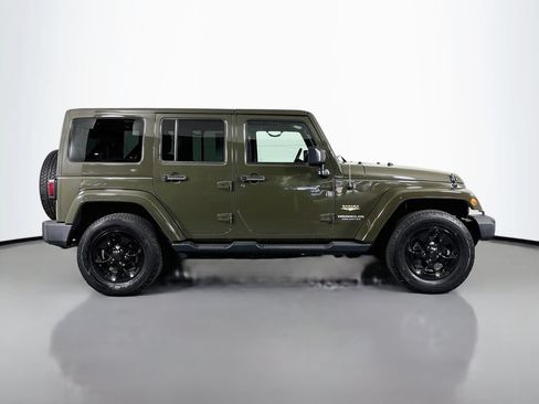 Used 2015 Jeep Wrangler Unlimited Sahara w/ Connectivity Group AWD/4WD image 8