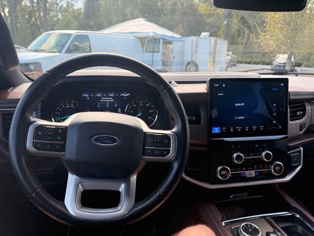 Used 2024 Ford Expedition Limited AWD/4WD image 2