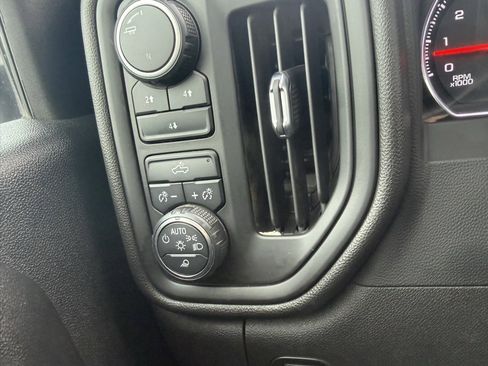 Used 2022 Chevrolet Silverado 2500 Custom w/ Custom Value Package image 28