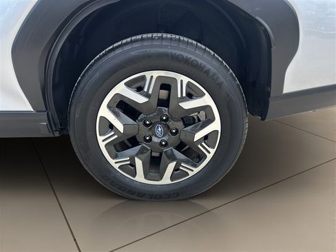Used 2025 Subaru Forester Premium AWD/4WD image 18