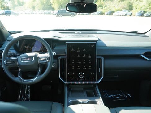 Used 2024 GMC Acadia AT4 w/ Luxury Package AWD/4WD image 18