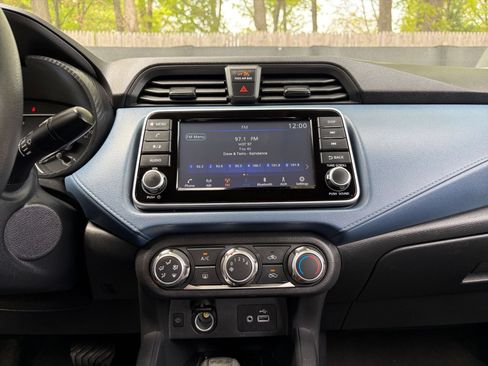 Used 2025 Nissan Versa SV FWD image 17