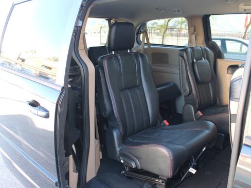 Used 2016 Dodge Grand Caravan SXT FWD image 29