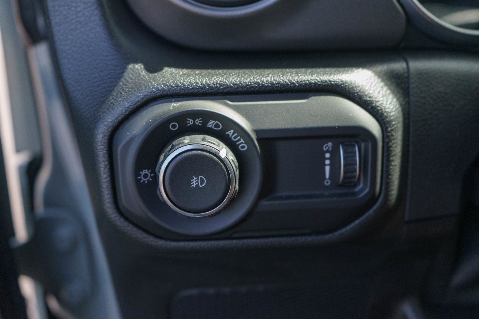 Used 2023 Jeep Wrangler Unlimited Sport AWD/4WD image 24