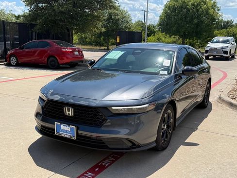 Used 2025 Honda Accord SE image 1