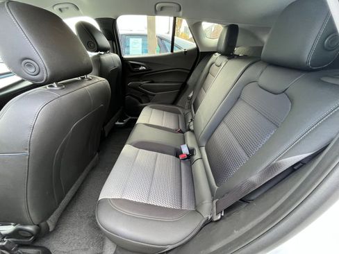 Used 2025 Chevrolet Trax LT w/ LT Convenience Package image 23